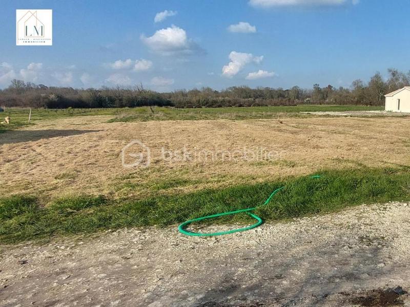 Terrain constructible - 1 300 m²