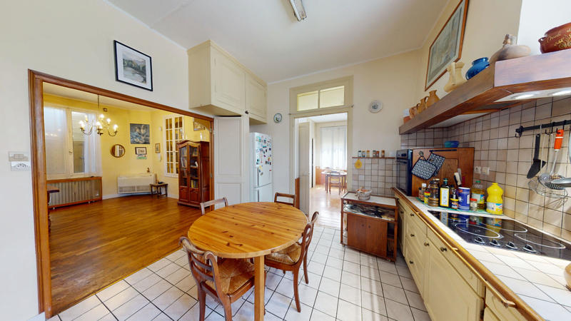 Maison - 250 m² - 5 pièces