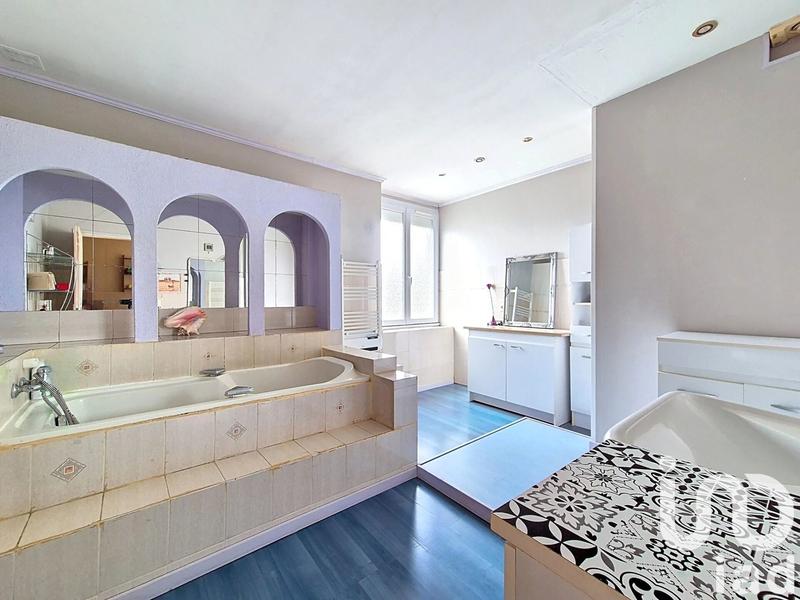 Maison - 185 m² - 7 pièces