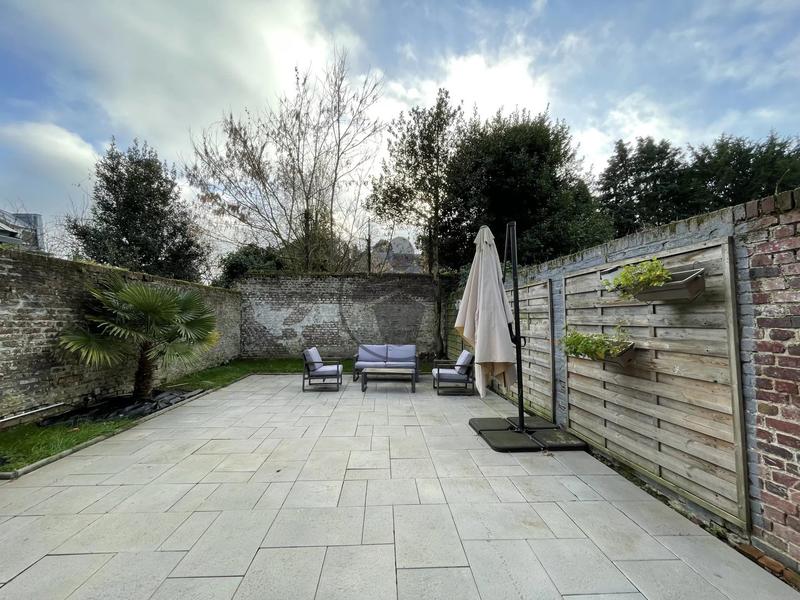 Maison - 202 m² - 7 pièces