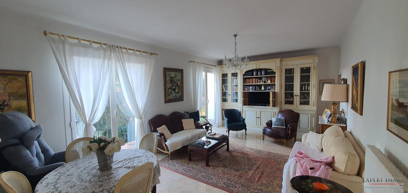 Maison - 218 m² - 6 pièces