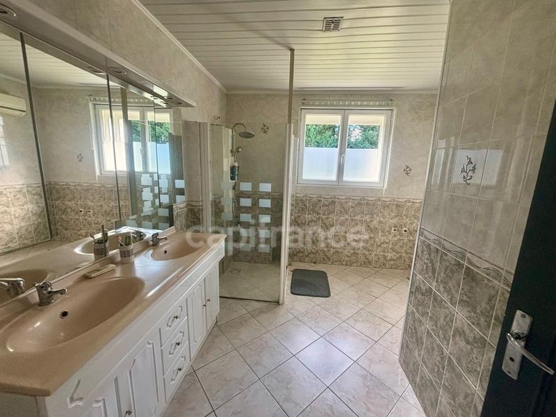 Maison - 239 m² - 7 pièces