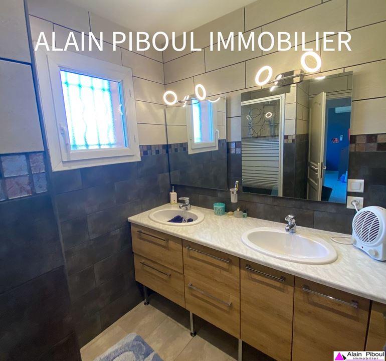 Maison traditionnelle - 160 m² - 8 pièces