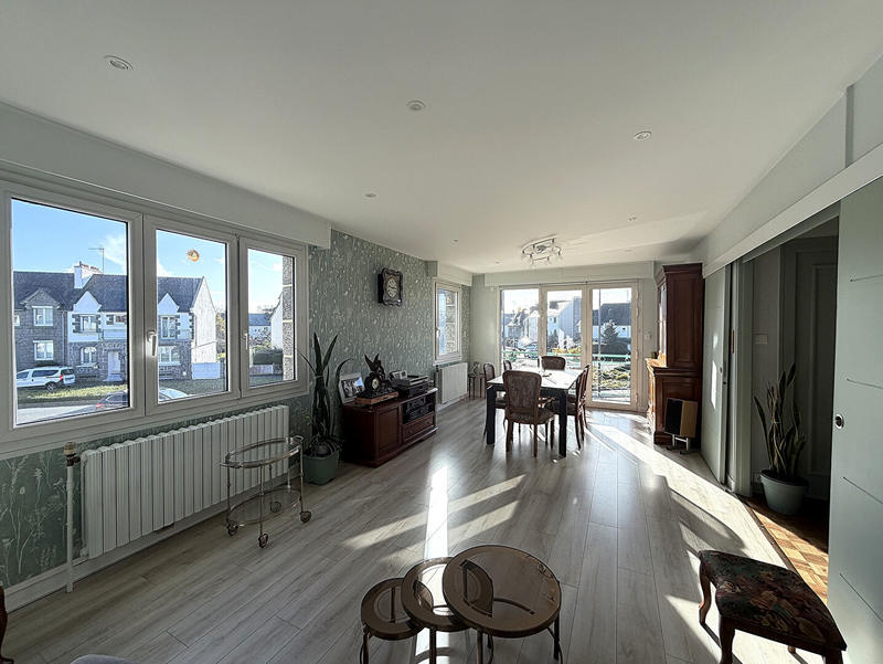 Maison - 201 m² - 8 pièces