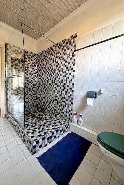 Maison - 260 m² - 9 pièces