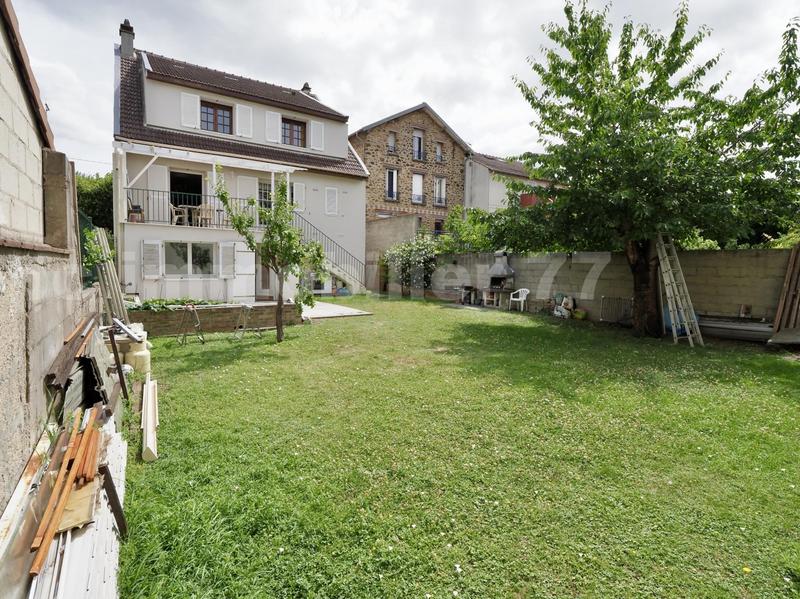 Maison traditionnelle - 154 m² - 7 pièces