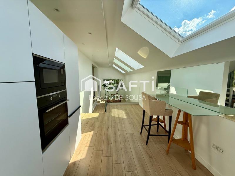 Maison - 337 m² - 8 pièces