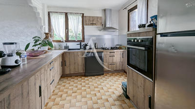 Maison - 163 m² - 9 pièces