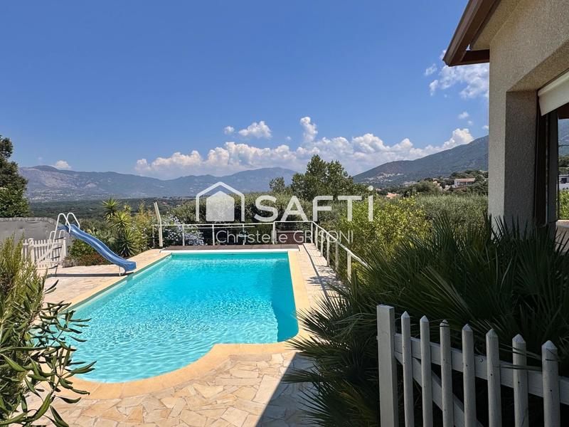 Maison - 210 m² - 6 pièces