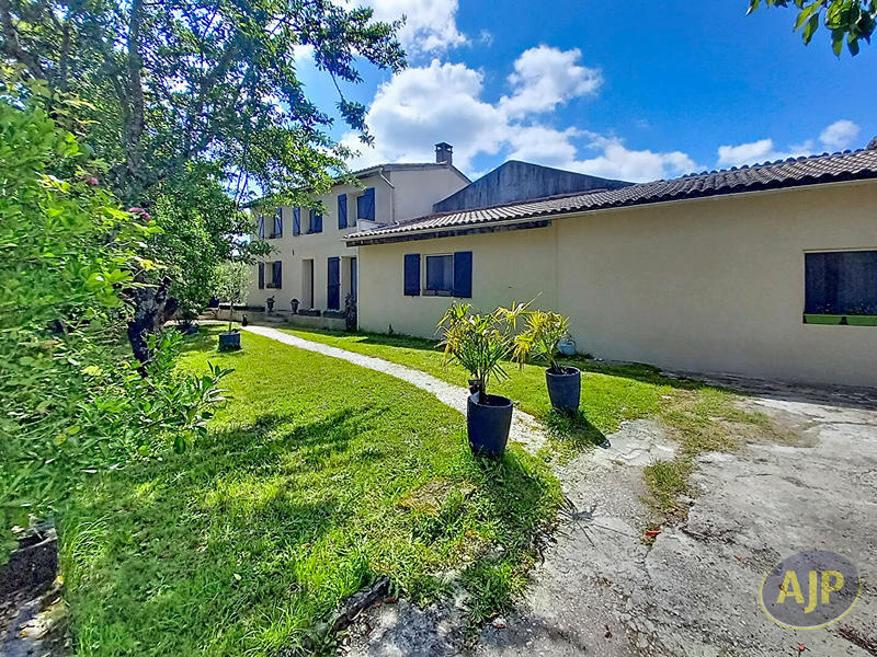 Maison - 140 m² - 6 pièces