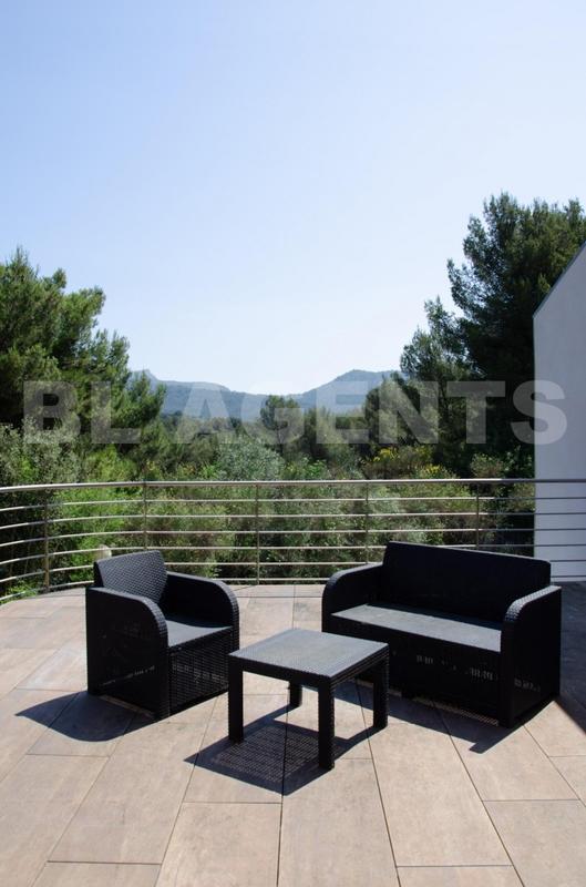 Maison - 260 m² - 6 pièces