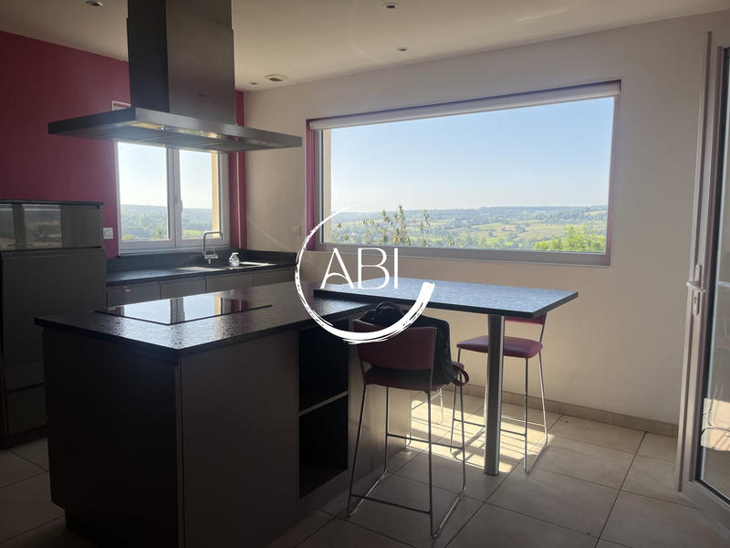 Maison - 212 m² - 7 pièces