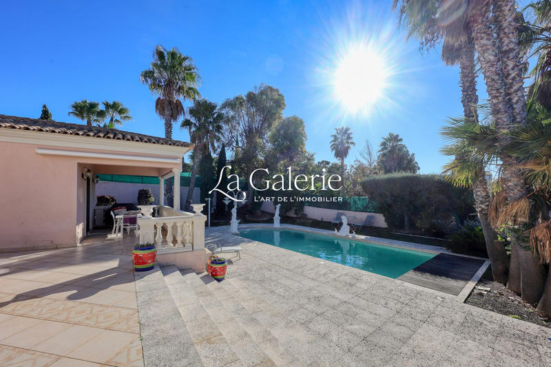 Villa - 250 m² - 6 pièces