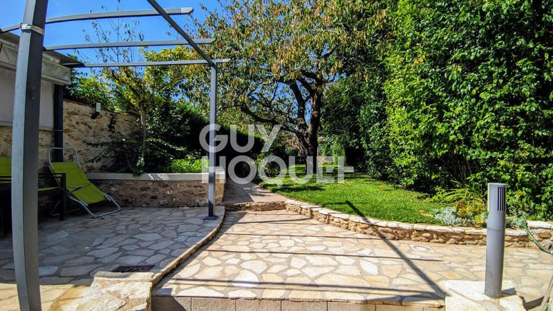 Maison - 190 m² - 8 pièces