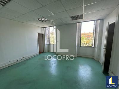 Bureau - 582 m²