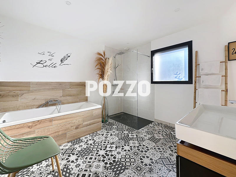 Maison - 283 m² - 11 pièces