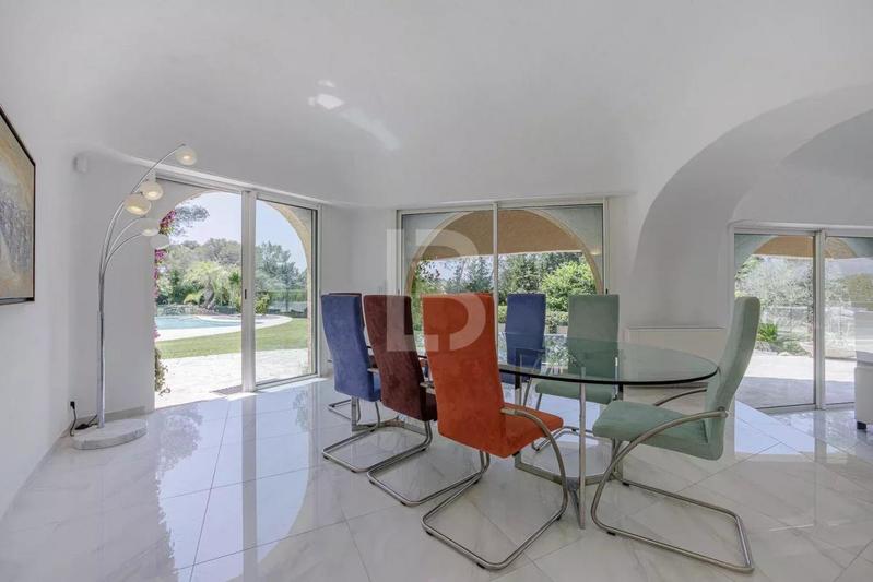 Villa - 540 m² - 10 pièces