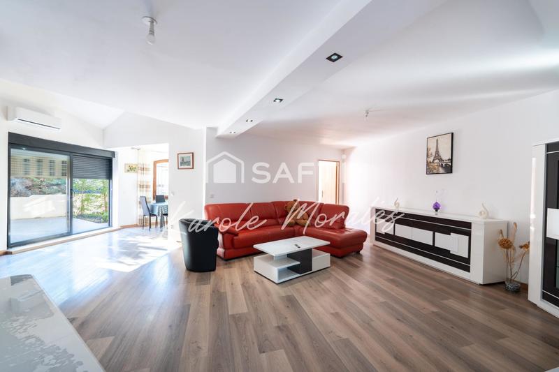 Maison - 300 m² - 8 pièces