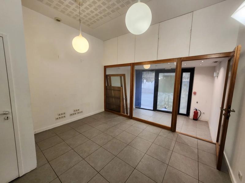 Local commercial - 167 m² - 11 pièces