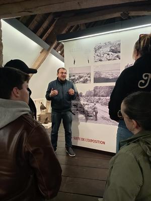 Instant "Système d-[Day]. Quand les paysans normands réutilisent le matériel militaire de la seconde guerre mondiale"