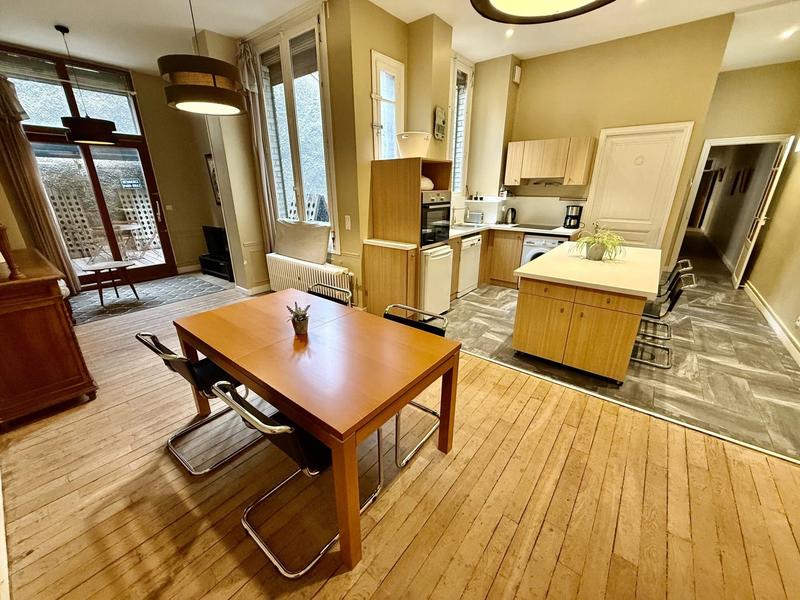 Appartement - 159 m² - 7 pièces