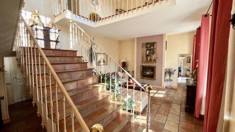 Mas - 400 m² - 15 pièces