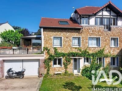 Maison - 215 m² - 8 pièces