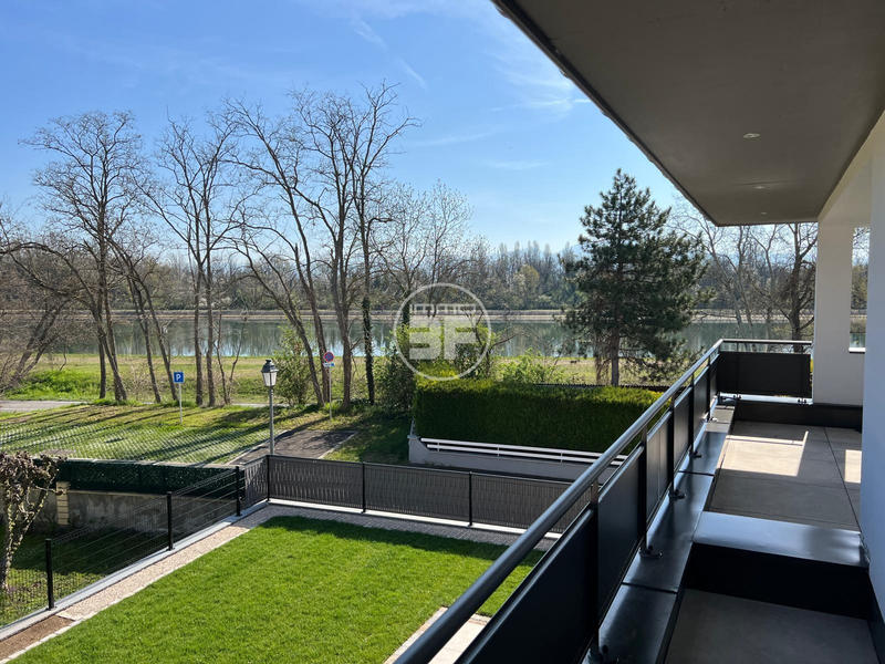 Maison - 215 m² - 6 pièces