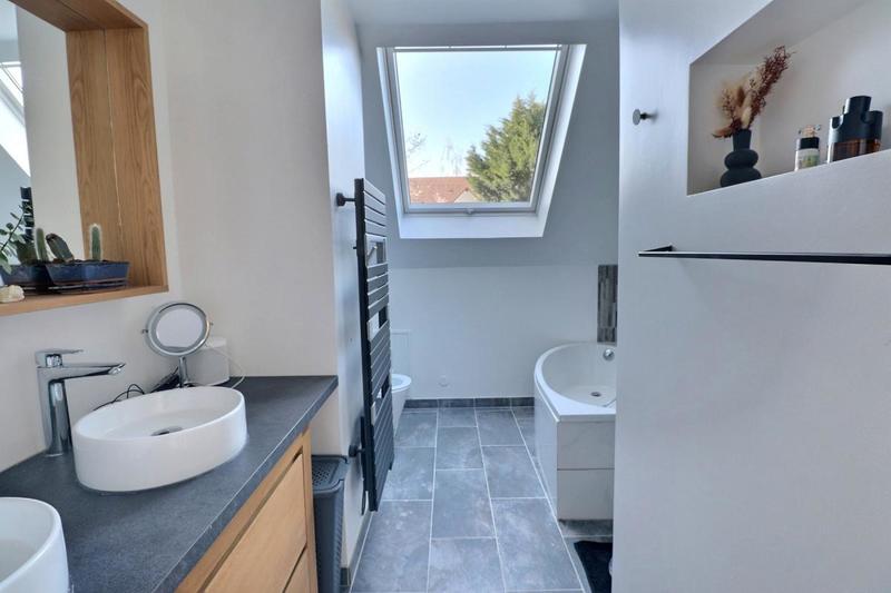 Maison - 205 m² - 8 pièces