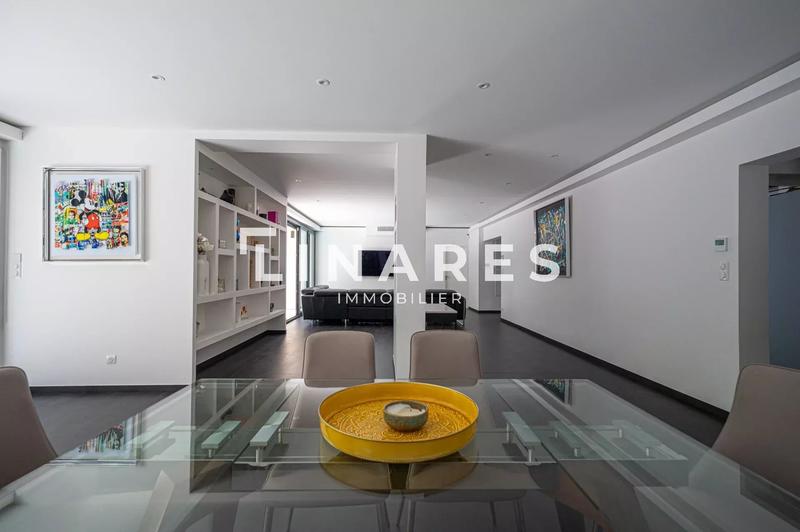 Villa - 349 m² - 8 pièces