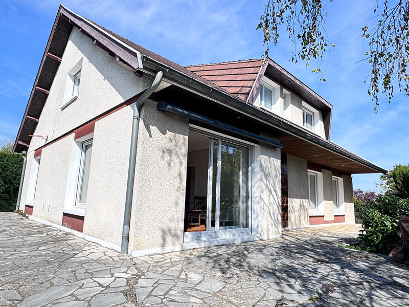 Maison - 198 m² - 9 pièces