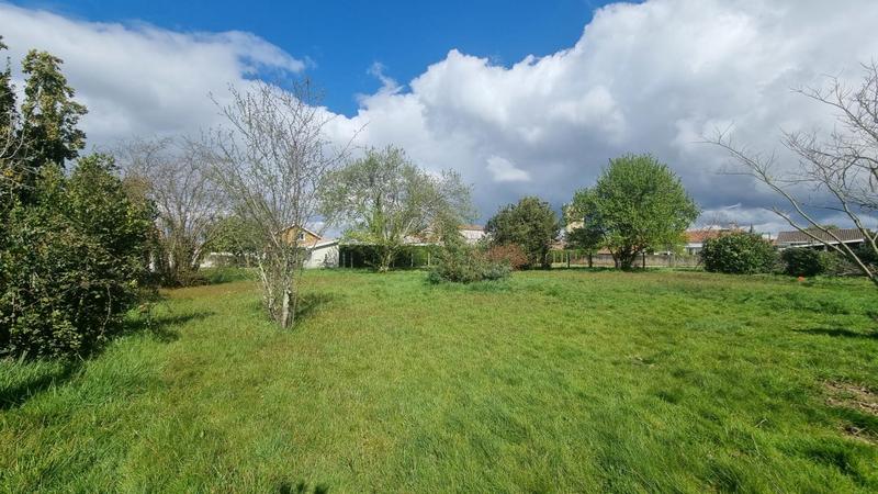 Terrain constructible - 900 m²