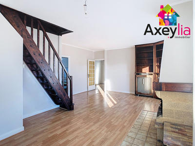 Maison - 94 m² - 8 pièces