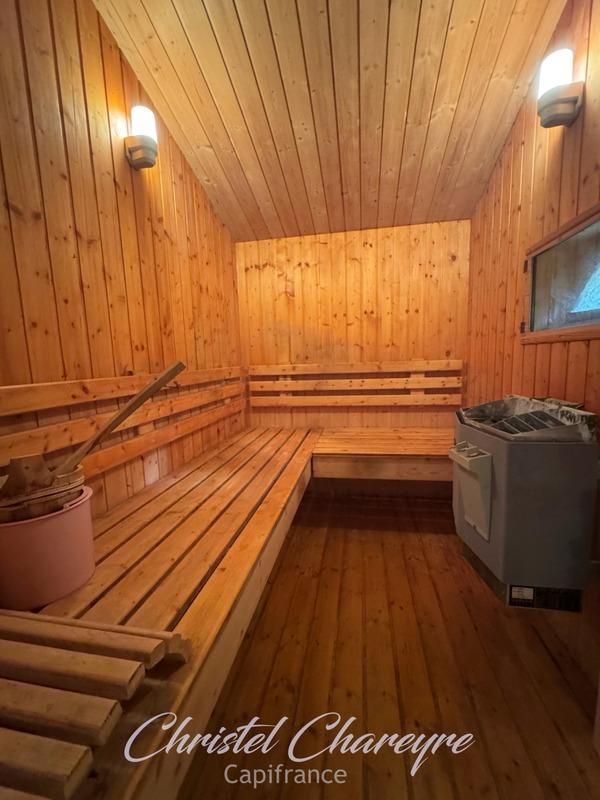 Maison - 196 m² - 8 pièces