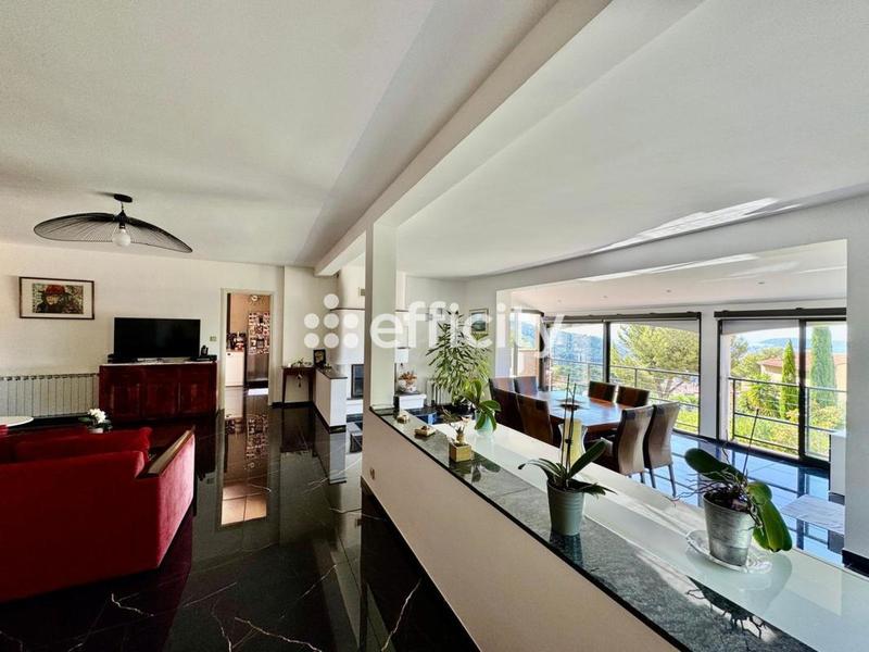 Maison - 137 m² - 4 pièces