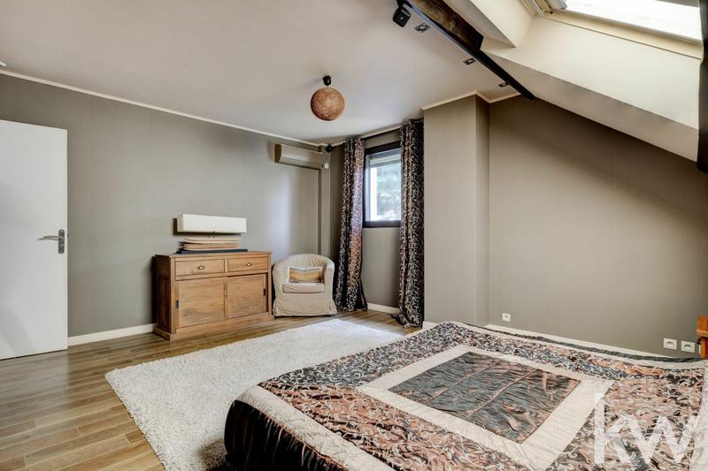 Maison - 288 m² - 12 pièces