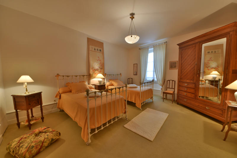 Maison - 260 m² - 9 pièces