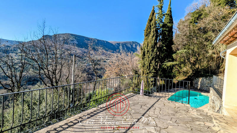 Maison - 257 m² - 9 pièces