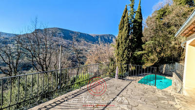 Maison - 257 m² - 9 pièces