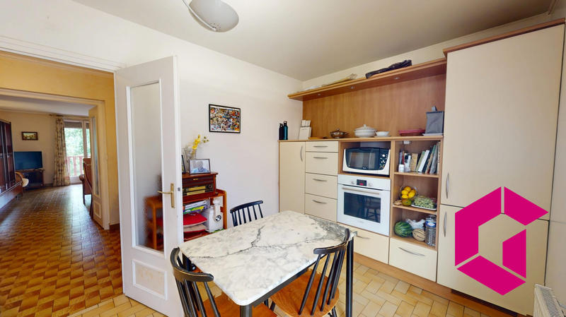 Appartement - 100 m² - 5 pièces