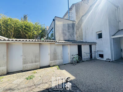 Maison - 220 m² - 12 pièces