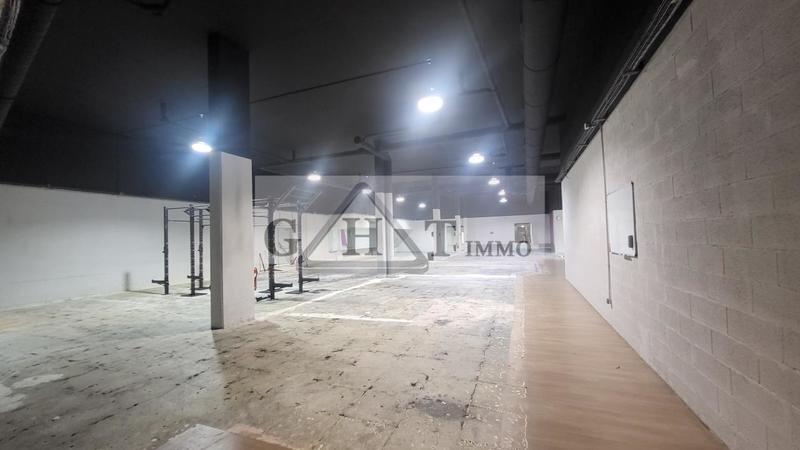 Entrepôt - 1 200 m²