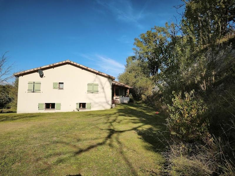 Propriété - 255 m² - 10 pièces