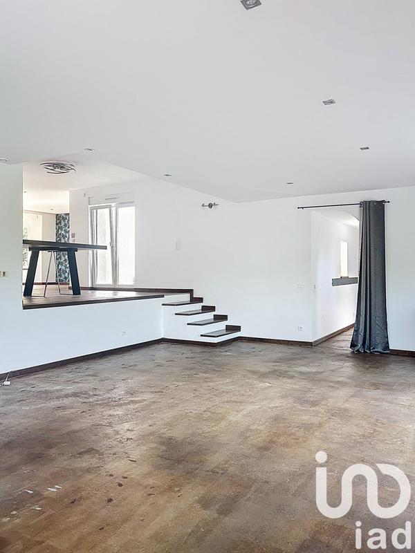 Maison - 303 m² - 8 pièces