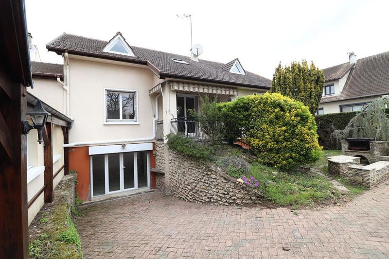 Maison - 185 m² - 8 pièces