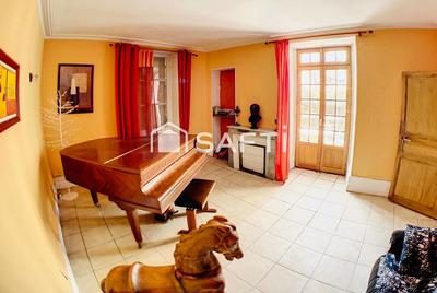 Maison - 305 m² - 12 pièces