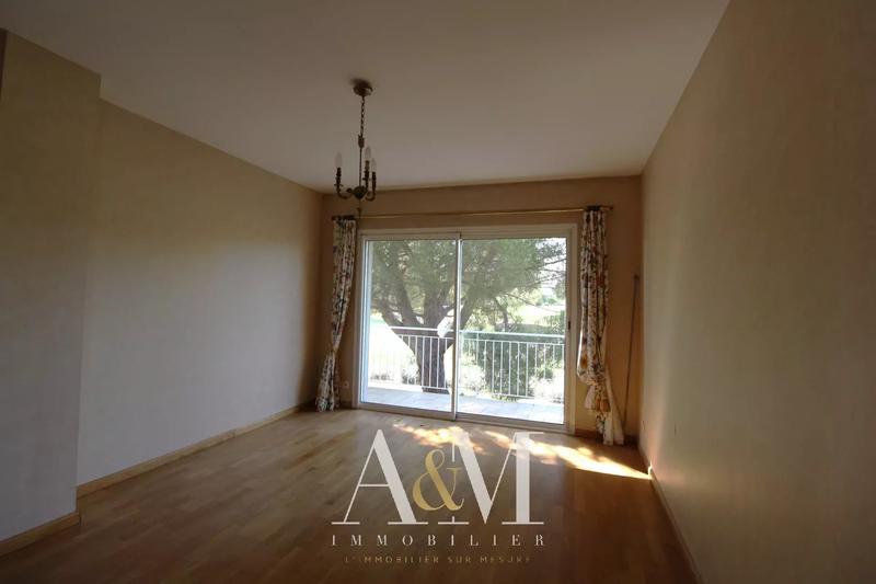 Villa - 216 m² - 6 pièces