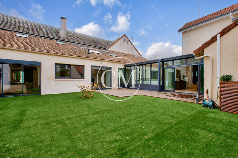 Maison - 215 m² - 6 pièces