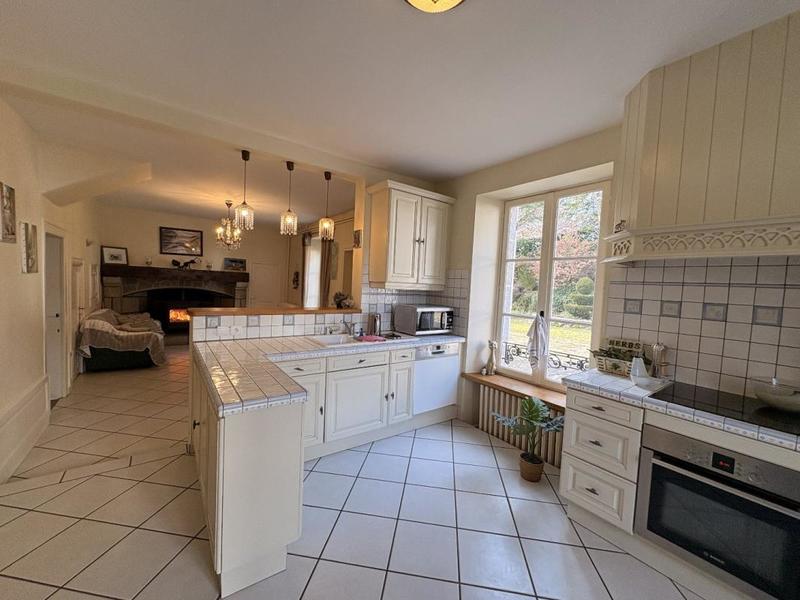 Maison - 677 m² - 15 pièces