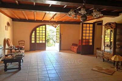 Maison - 202 m² - 5 pièces